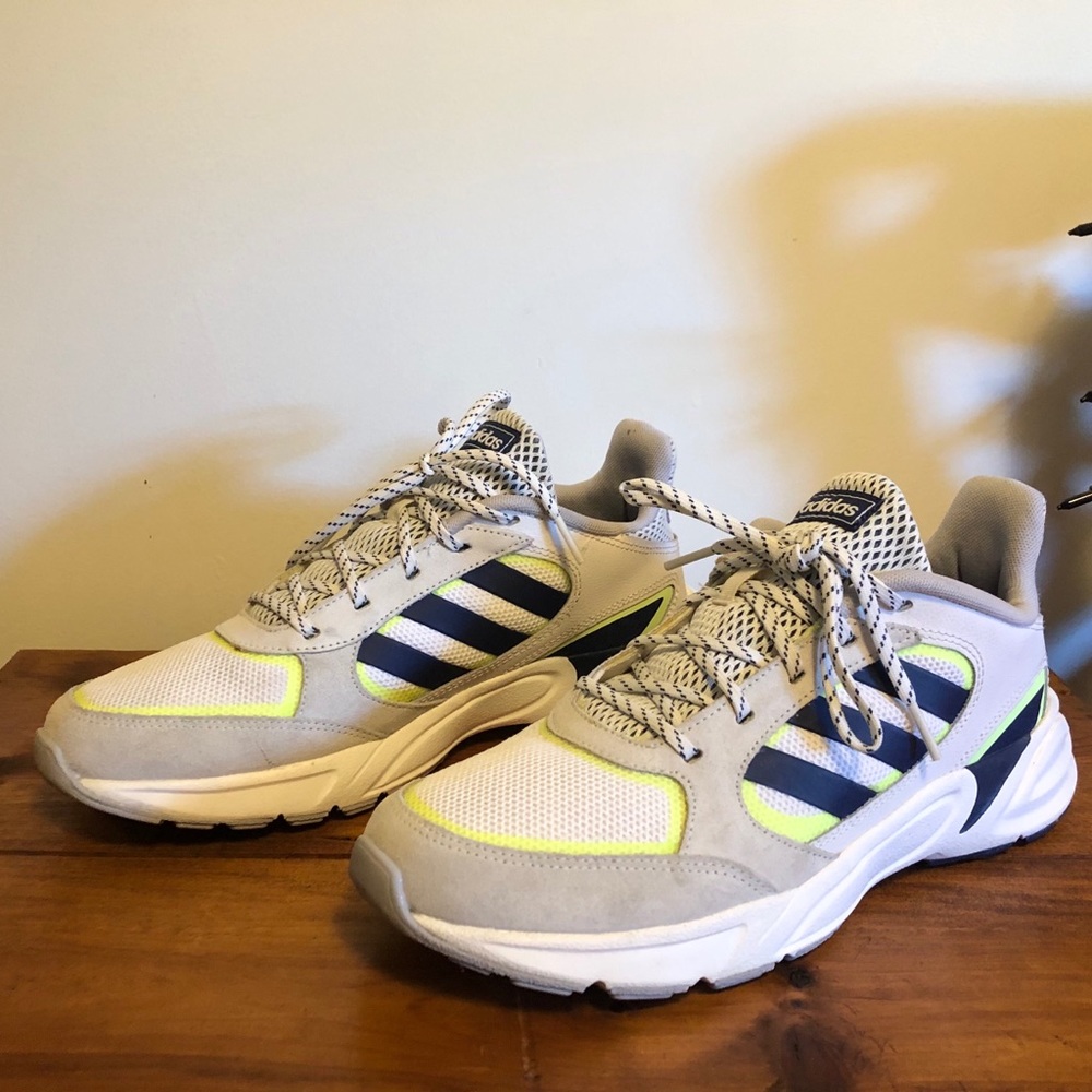 ADIDAS 90s VALASION UNISEX SNEAKERS SIZE 8